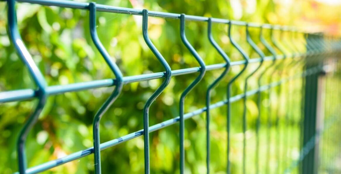 Ochrona przed czynnikami atmosferycznymi – trwałość ogrodzeń panelowych