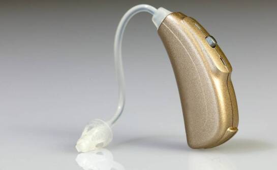 Jakie akcesoria do pielęgnacji aparatów słuchowych warto mieć?