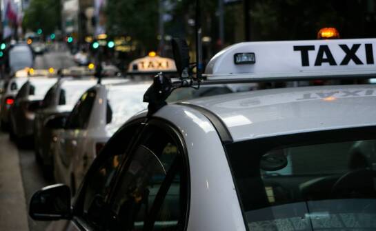 Dlaczego warto wybrać taxi Pniewy na codzienne dojazdy?