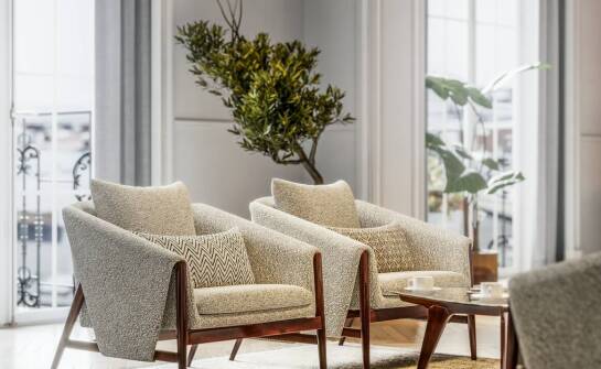 Jakie są zalety posiadania kanapy 3 osobowej w stylu skandynawskim?