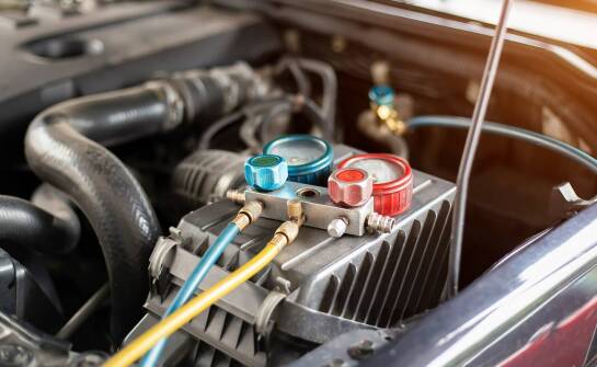 Jakie nowoczesne metody stosuje się przy naprawie klimatyzacji samochodowej?