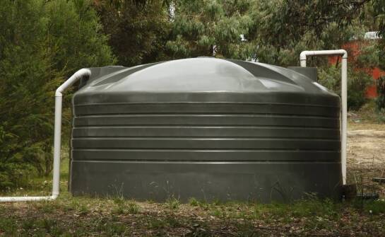 Dlaczego warto wybrać betonowe zbiorniki na deszczówkę?