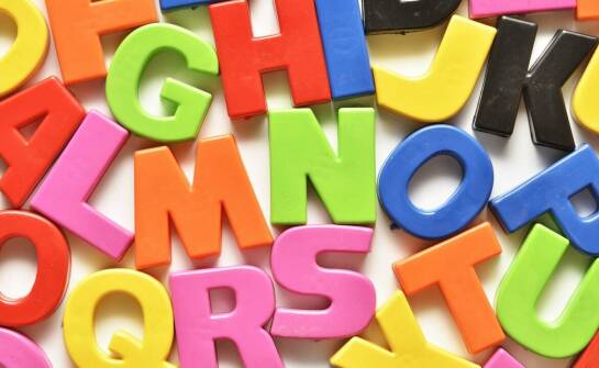 Wpływ wielkości liter przestrzennych na efektywność reklamy