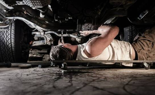 Wymiana sprzęgła – dlaczego warto zaufać mechanikowi samochodowemu z Komornik?