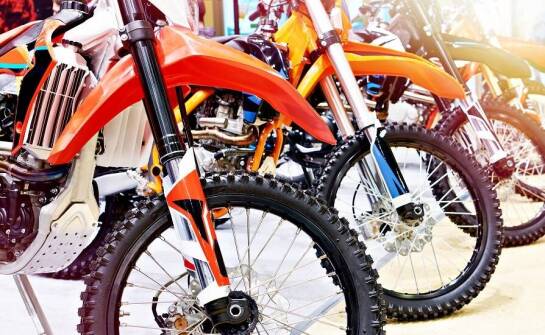 Jakie są zalety oklejania crossa folią ochronną?