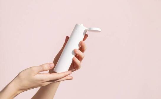 Nawilżające kosmetyki – idealne rozwiązanie dla suchej skóry