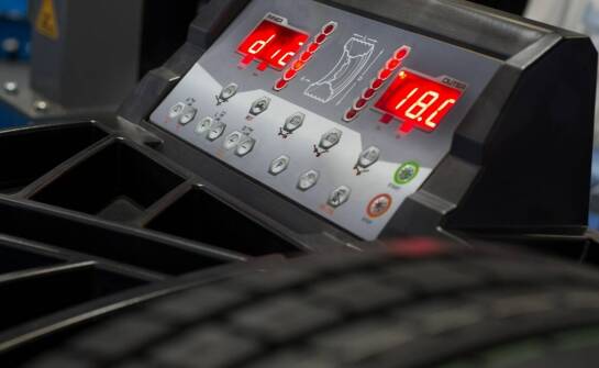 Jakie są koszty związane z wymianą opon w serwisie?