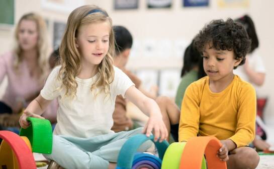 Jakie korzyści płyną z zakupów materiałów edukacyjnych w sklepie Teddy Eddie?