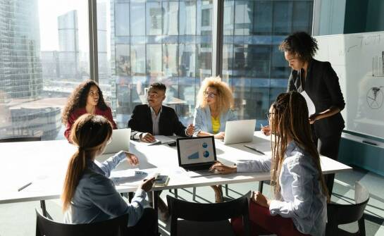 Jak program motywacyjny dla pracowników wpływa na retencję talentów w firmie