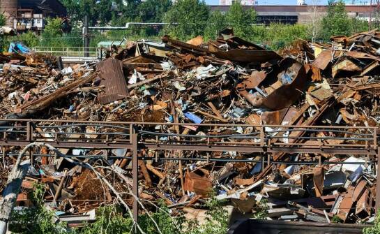 Skup złomu metali kolorowych a stabilność rynku surowców wtórnych