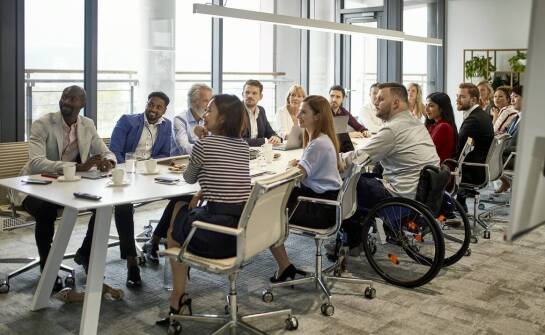 Jak skutecznie wdrożyć bezpieczeństwo i higienę pracy po angielsku w firmie?
