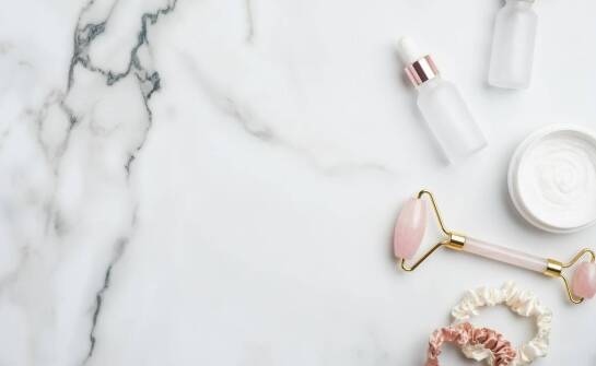 Jak nożyczki do brwi pomagają w uzyskaniu idealnego kształtu brwi?