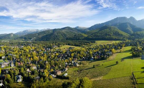 Dlaczego warto wybrać Pobiednik na miejsce swojego pierwszego skoku ze spadochronem?