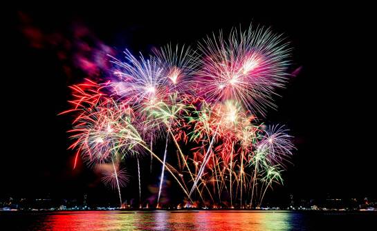 Jakie są zalety korzystania z nowoczesnych systemów sterowania pokazami?