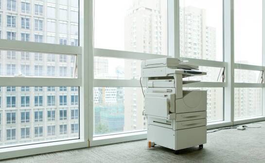 Jakie są kluczowe cechy mx 2651, które wpływają na oszczędność kosztów w biurze?