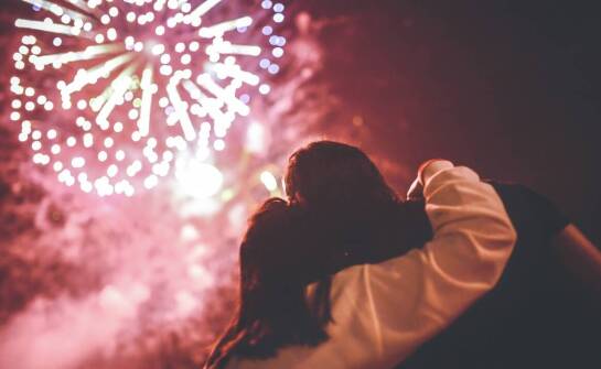 Jak różnorodność pirotechniki może wzbogacić oprawę ślubną?