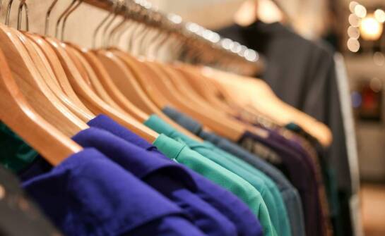 Jakie sukienki casualowe będą najlepsze na weekendowe spotkania?