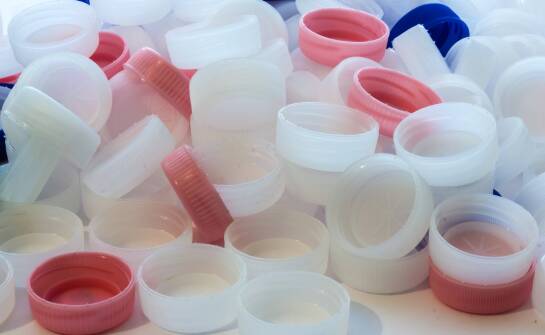 Aus welchem Material können Kappen für Lkw-Radmuttern hergestellt werden?