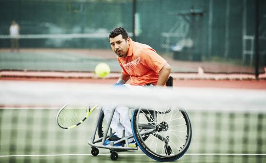 Rola czapek sportowych w ochronie przed słońcem podczas gry w tenisa na wózkach