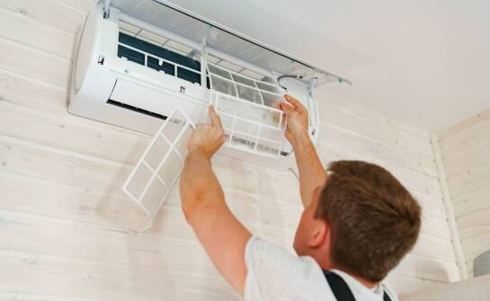 Serwis klimatyzatora ściennego – kiedy i dlaczego jest niezbędny?