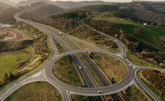Które fragmenty trasy są zarządzane przez prywatne podmioty, a które przez GDDKiA?