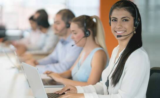 Jakie są kluczowe aspekty tłumaczeń symultanicznych na konferencjach?