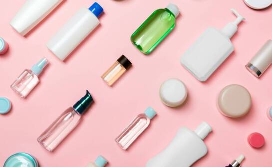 Jakie są wyzwania związane z projektowaniem butelek o nietypowych kształtach?