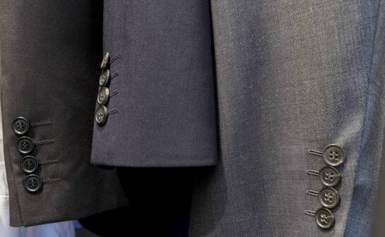 Jak producent garniturów łączy klasykę z nowoczesnością w swoich projektach?