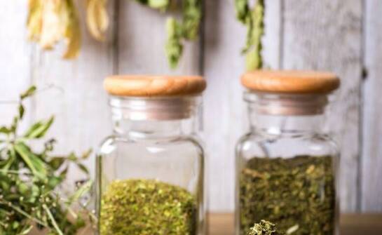 Miodunka ziele suszone a zdrowy styl życia – jak ją wykorzystać?