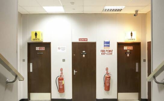 Praktyczne porady dotyczące rozmieszczania plakatów pierwszej pomocy