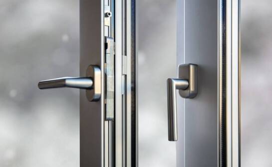 Wpływ klamek kryształowych na oświetlenie i atmosferę wnętrza