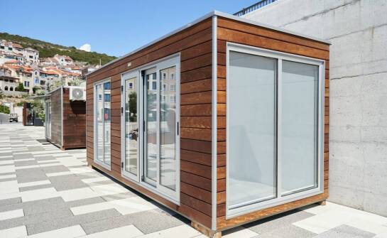 Jak technologia lekkiej obudowy wpływa na koszty utrzymania pawilonu handlowego 100m3?