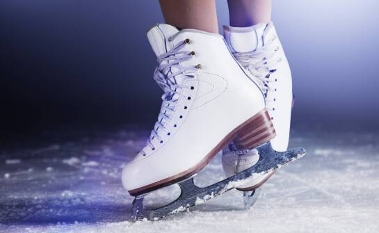 Jakie kolory i wzory dominują w projektowaniu modnych toreb na łyżwy?