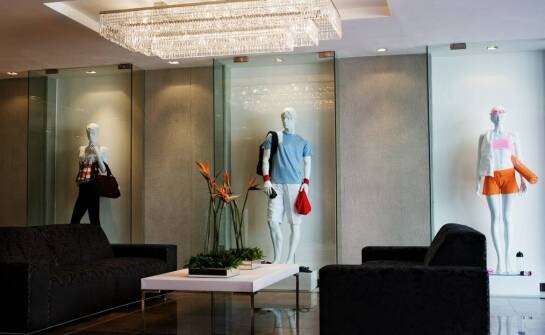 Nowoczesne aranżacje sklepów odzieżowych – jak przyciągnąć klientów?