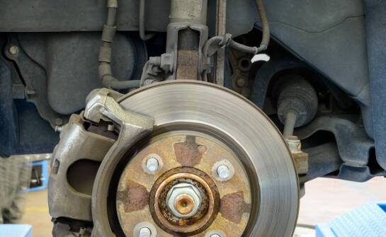 Jakie innowacje technologiczne wspierają diagnostykę układów hamulcowych?