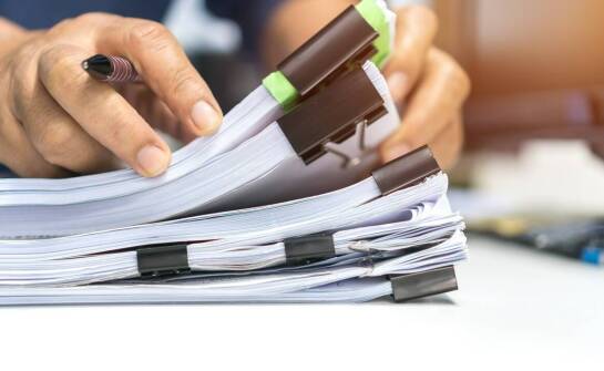 Jak prawnicy pomagają klientom w interpretacji skomplikowanych przepisów prawnych?