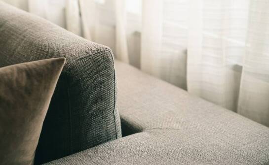 Zegarki ze stali chirurgicznej a alergie – bezpieczny wybór dla wrażliwej skóry