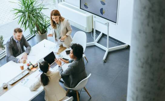 W jaki sposób wielokanałowa komunikacja wspiera generowanie leadów sprzedażowych?