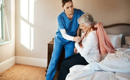 Znaczenie profesjonalnej opieki dla osób leżących w ich domach