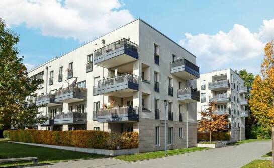 W jaki sposób prawo chroni właścicieli mieszkań przed szkodami od sąsiadów?