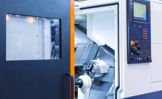 Rola nowoczesnych technologii CNC i EDM w produkcji form ciśnieniowych