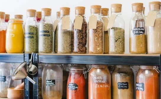 Jakie funkcje powinna mieć idealna saszetkarka do przypraw?