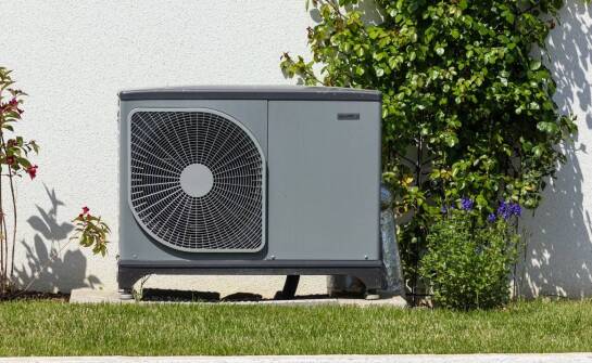 Cena pompy ciepła powietrze-powietrze – co wpływa na jej wysokość?