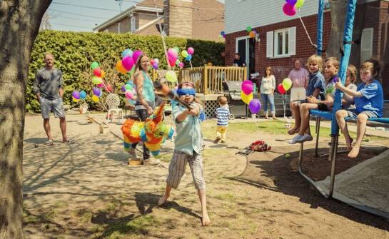Wybór atrakcji na urodziny – jak dostosować ofertę do wieku dziecka?