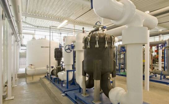 Jak złoże G1 przyczynia się do redukcji osadów w instalacjach wodnych?