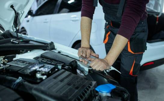 Procedura przeglądu technicznego dla samochodów osobowych – co obejmuje?