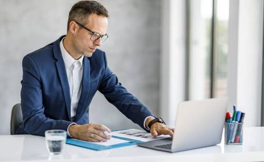 Rola adwokata w procesie upadłości konsumenckiej: jak skutecznie zarządzać długami?