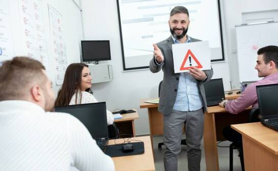 Jakie są dostępne formy szkoleń dokształcających dla osób, które nie zdały egzaminu?