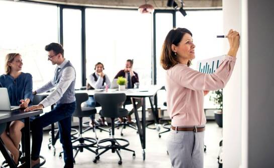 Jak warsztaty team building mogą wspierać rozwój umiejętności interpersonalnych w firmach?