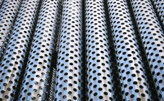 Porównanie różnych typów blach ażurowych – co wyróżnia wersję nierdzewną?